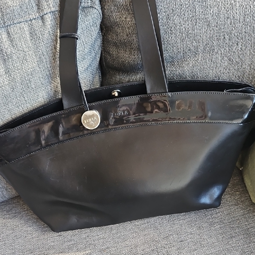 Furla Glossy Black Leather Handbag